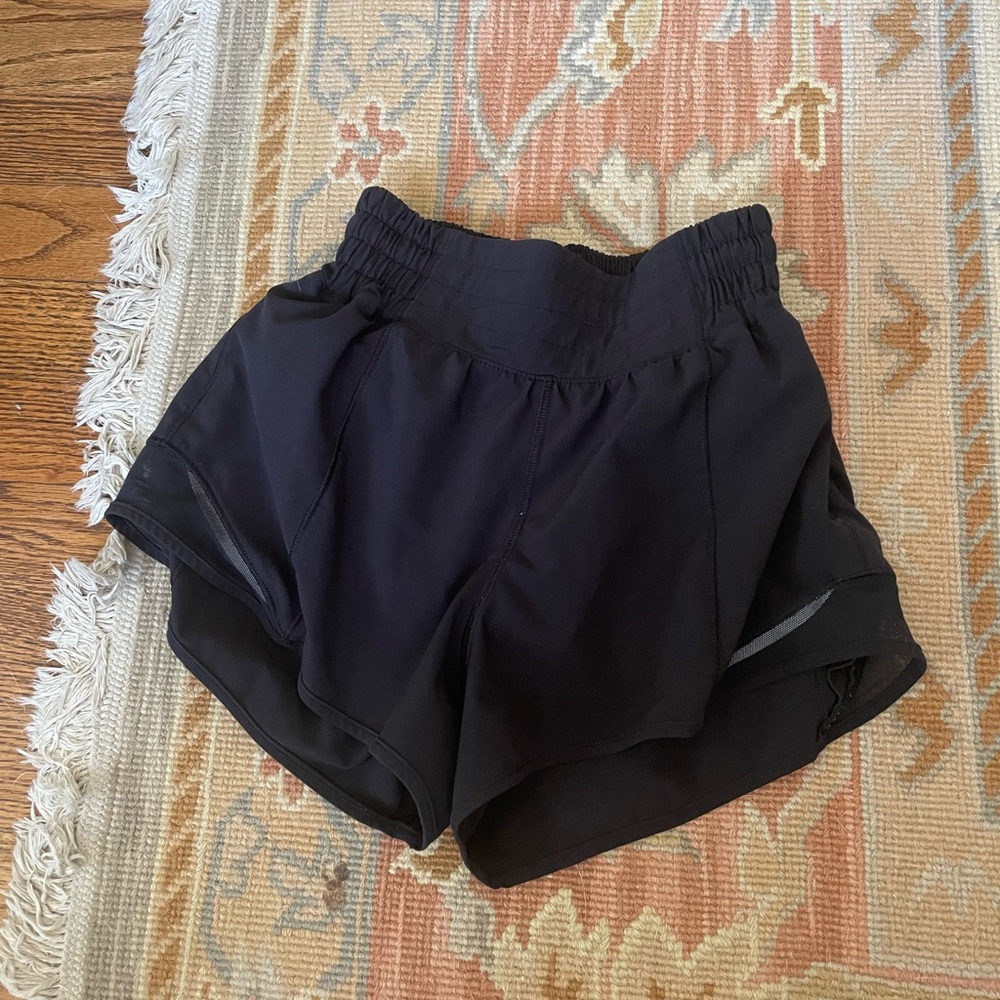 Lululemon black hottie hot shorts in great condition